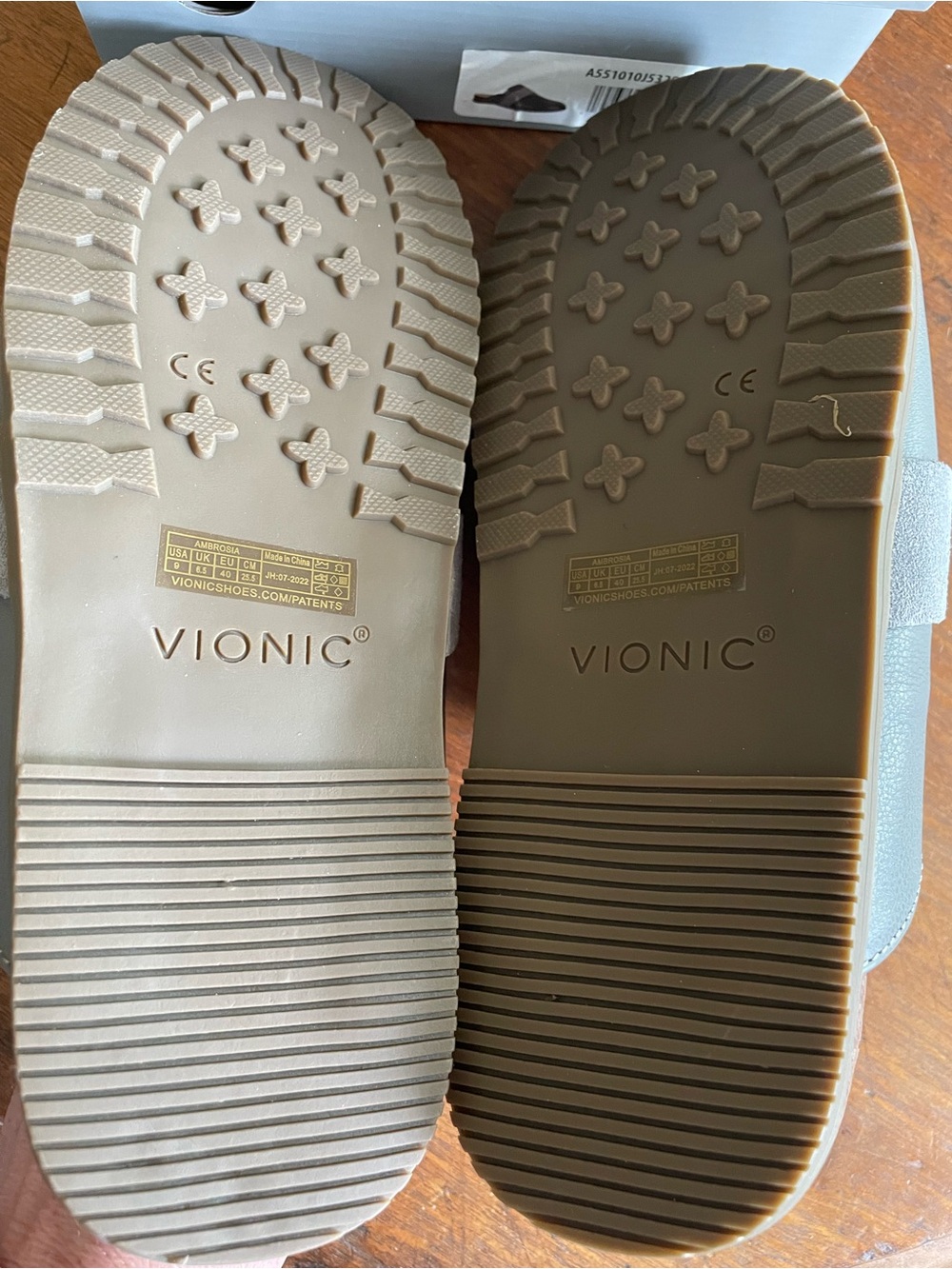 Vionic Ambrosia Gray Leather & Suede Slip-On Clogs - size 9 - Picture 3 of 6